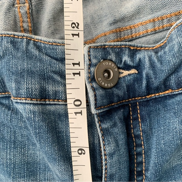 Torrid Denim First at Fit Skinny Jeans, GUC, Size 22, 27” Inseam, 11.5” Rise - Picture 6 of 11